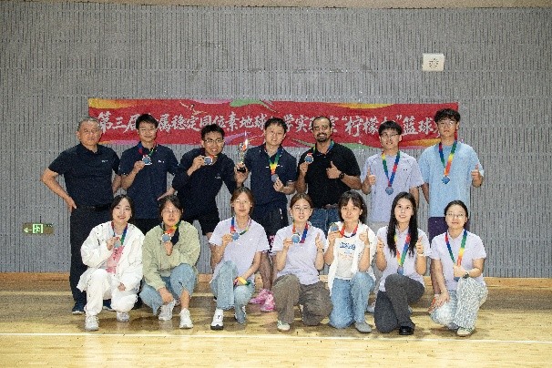 冠军合影（1）.jpg